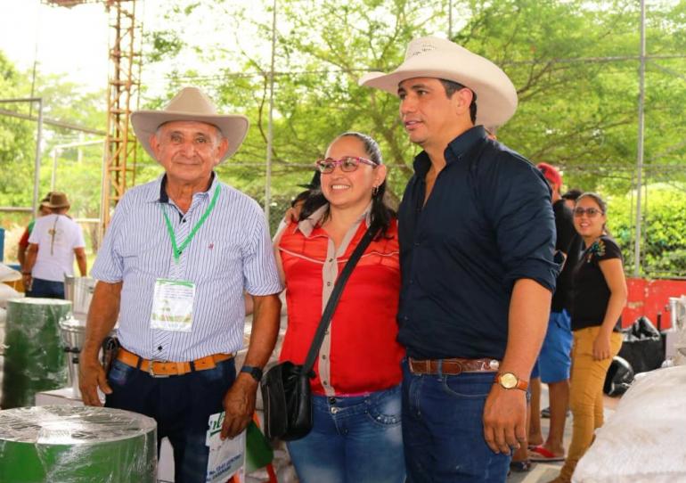 Gobernador entregó ayudas a productores agropecuarios del municipio de Aguazul