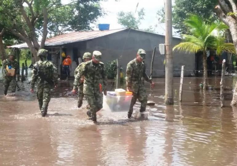 Ejército Nacional continúa brindando ayudas humanitarias a damnificados en Cravo Norte