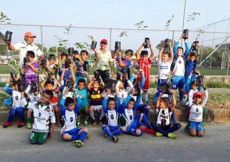 Escuela de fútbol Los Criollos de Paz de Ariporo comprometida con el medio ambiente