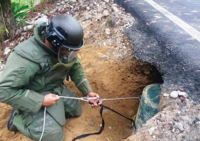 Ejército destruyó 100  kilos de explosivos que fueron hallados en la vía que de Saravena conduce a Cubará - Boyacá 