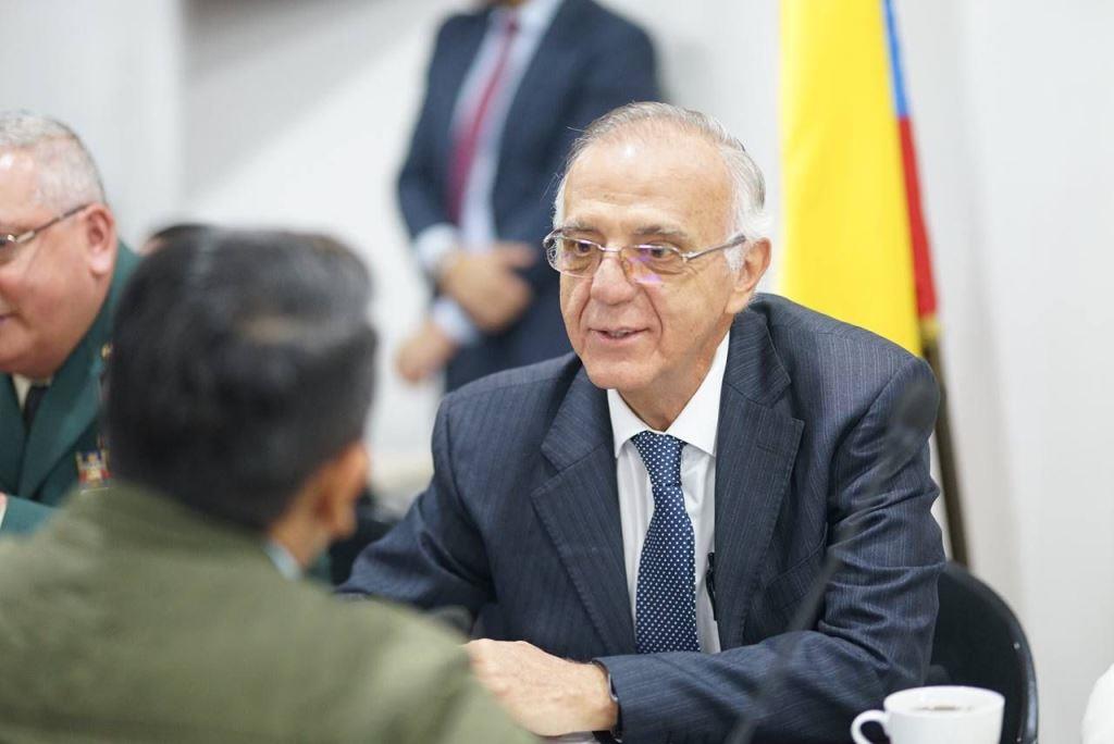 Vladimir Olaya y Ministro de Defensa