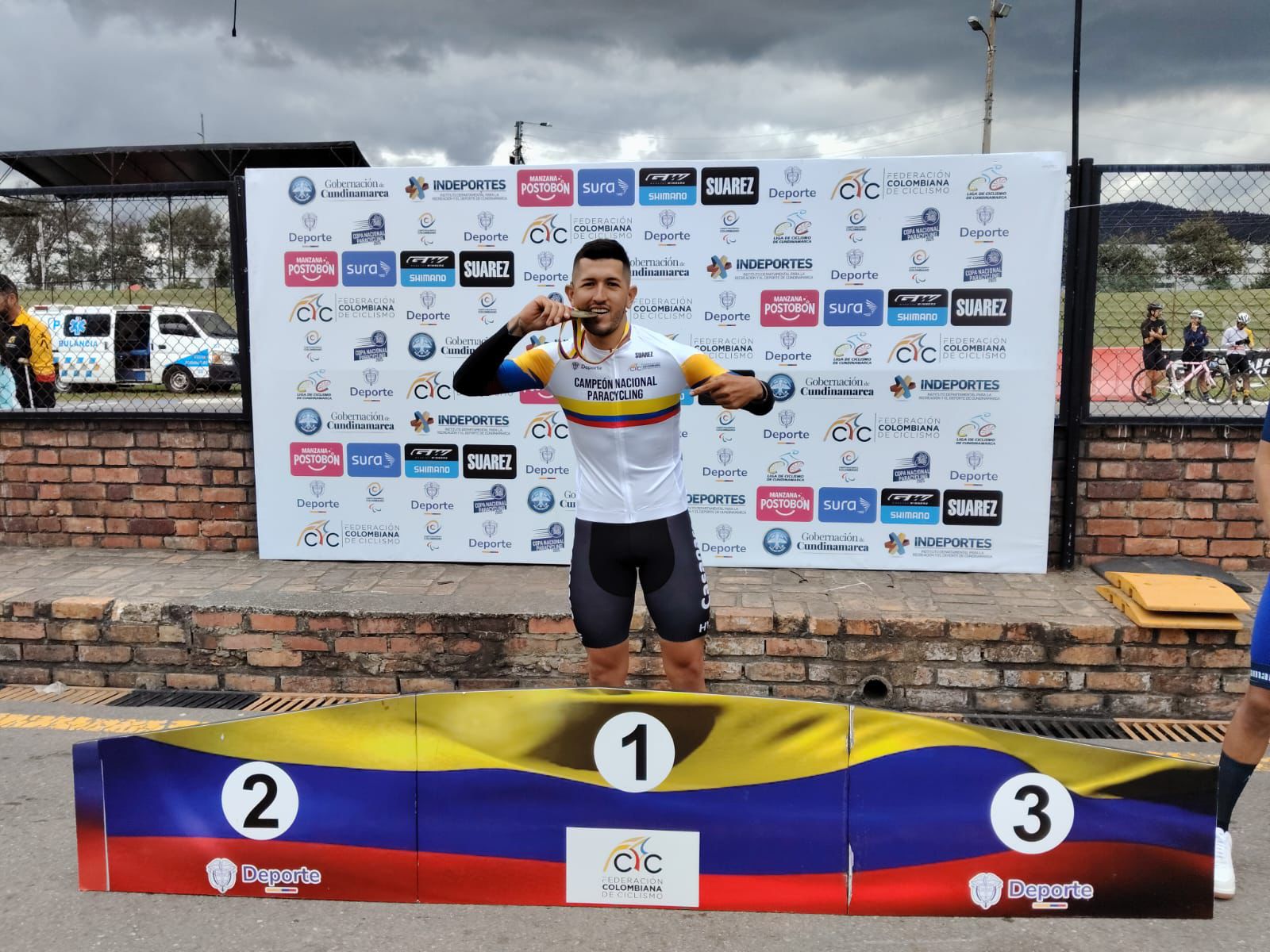 background-player-video