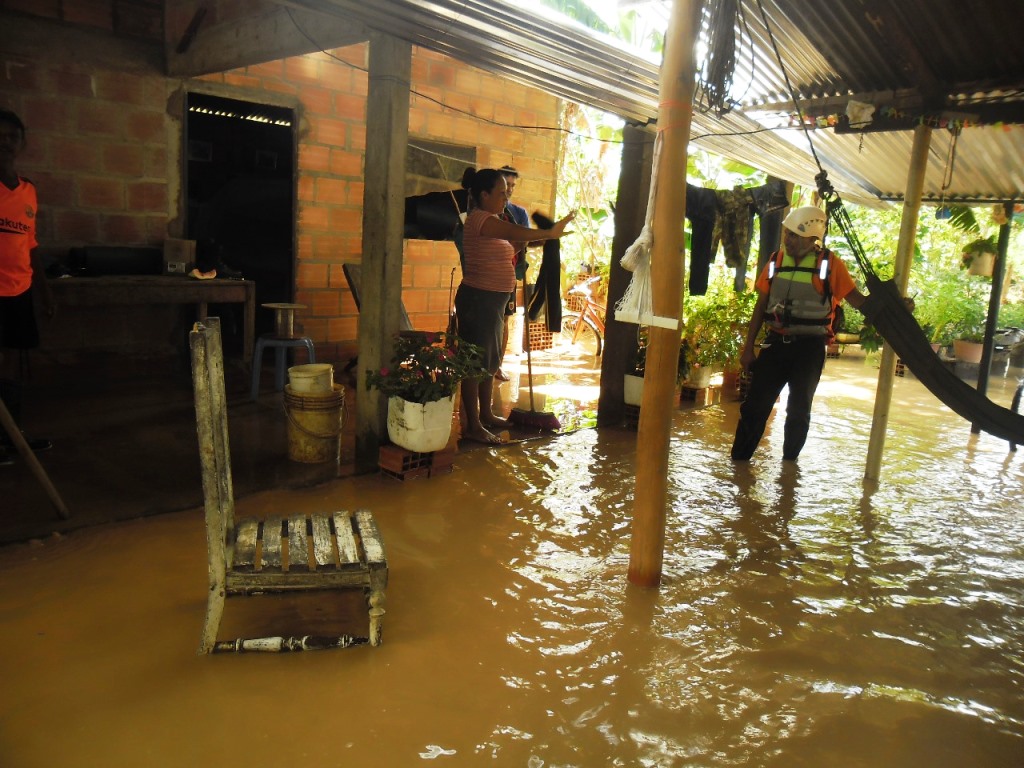 El rio Ariporo desbordado en la vereda Elvecia, sus habitantes todos los años sufren esta emergencia