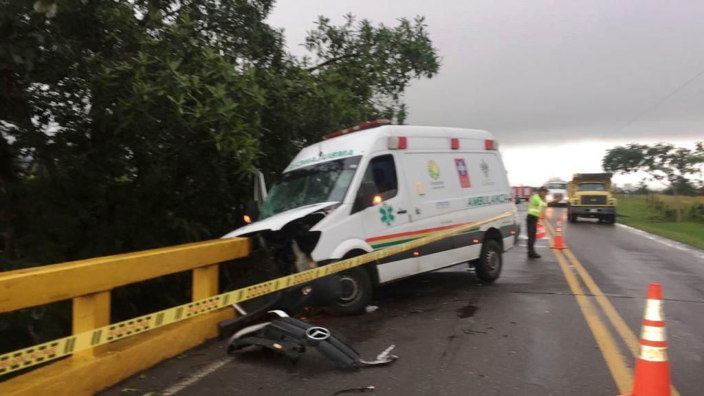 Falleció médica en accidente de una ambulancia en la vía Monterrey - Villanueva