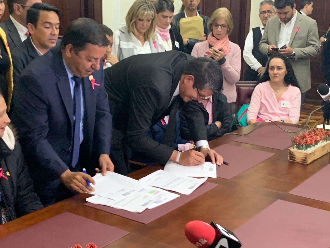 El Representante Jairo Cristancho, coautor de proyecto de ley contra cáncer de mama