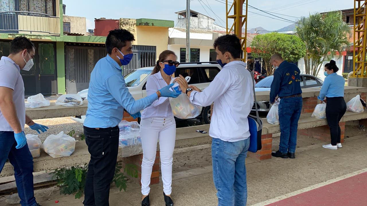 Sena Casanare entrega mercados a aprendices de la regional