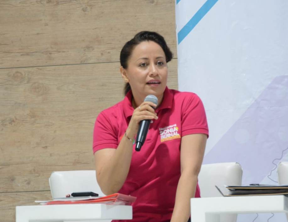 Madera política y favoritismo demuestra Sonia Bernal en debates