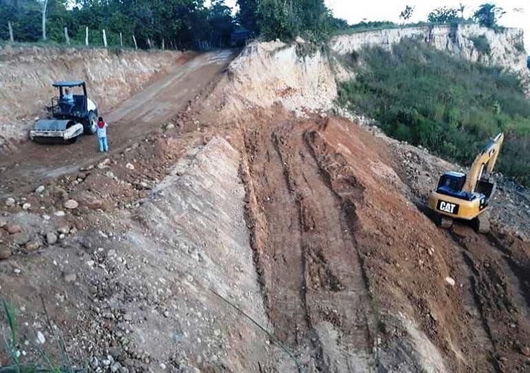 Se adelantan trabajos de recuperación de la bancada en la vía a la vereda La Motúz