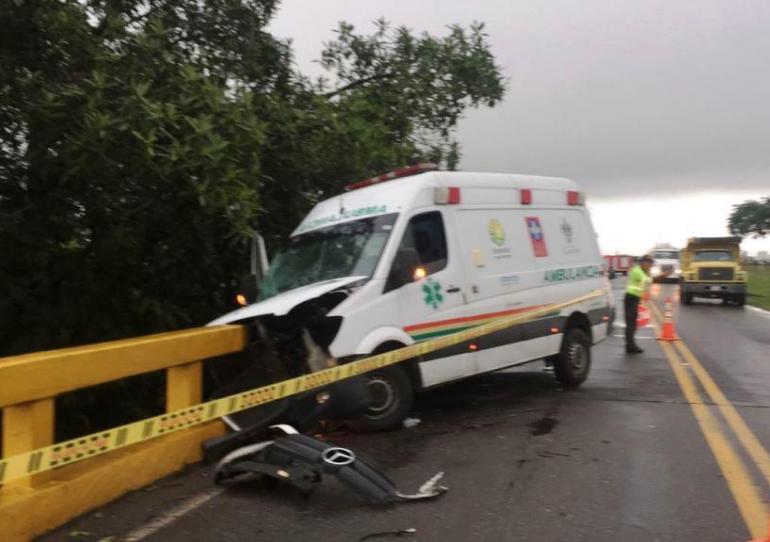 Falleció médica en accidente de una ambulancia en la vía Monterrey - Villanueva