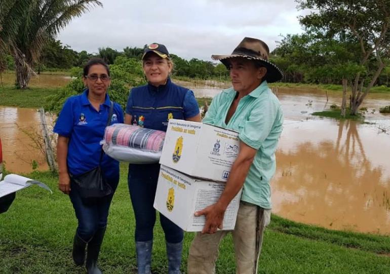 Gobernación y Alcaldía entregan ayudas a familias afectadas por inundación del río Ariporo
