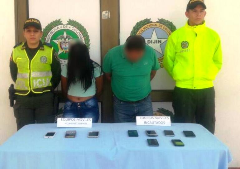 Policía capturó dos personas en Paz de Ariporo quienes se dedicaban a la comercialización de celulares robados