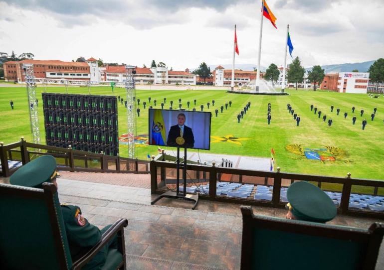 Presidente de Colombia asciende a 105 subtenientes del Ejército Nacional