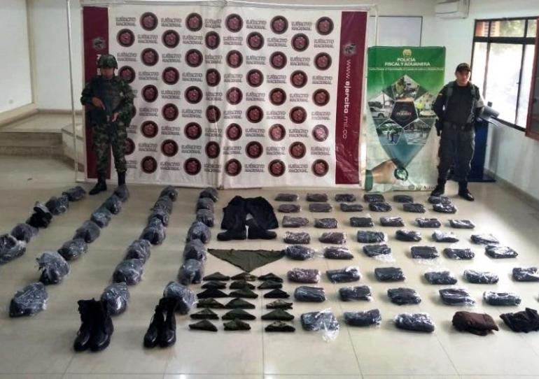Ejército Nacional incauta gran cantidad de material de intendencia que era transportado en un vehículo público