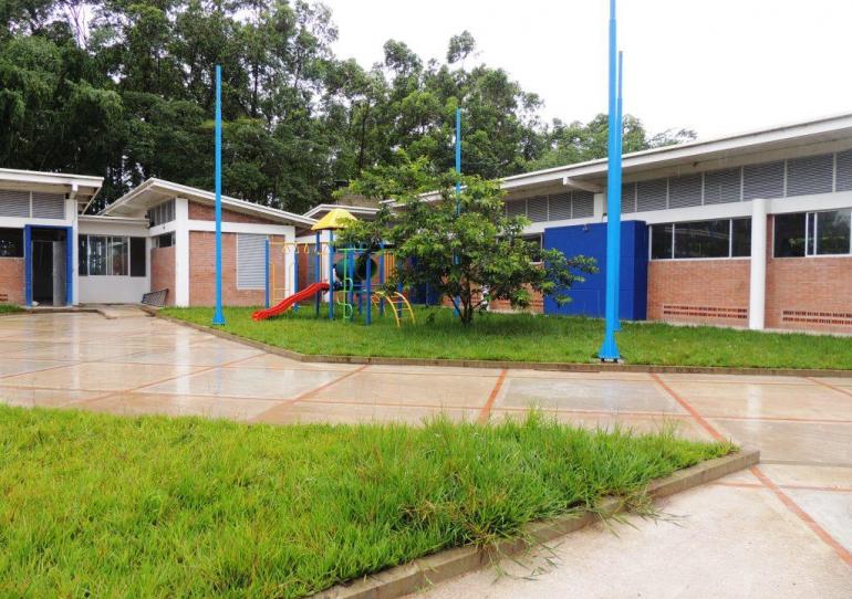Gobernación sigue trabajando en su compromiso de terminar obras inconclusas en el departamento 
