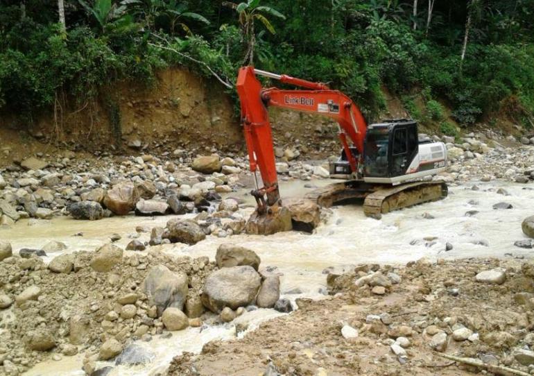 Avanzan los trabajos para proteger el puente del caño Quebrada Honda en el municipio de Támara
