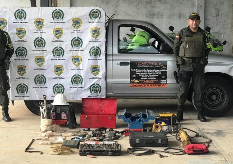Policía recupera camioneta que había sido hurtada el día de ayer en La Chaparrera