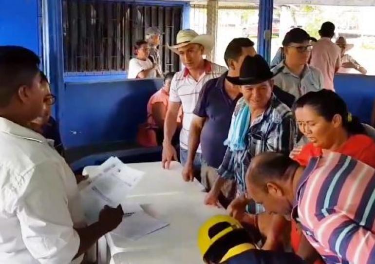 Molestos habitantes de dos veredas de Hato Corozal que esperaban visita del alcalde pero que nunca llegó