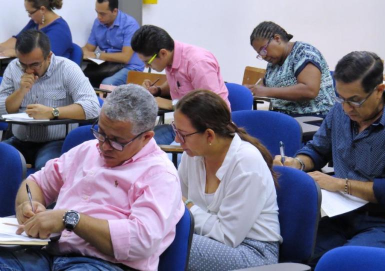 42 profesionales presentaron examen de admisión a la Especialización en Derecho Administrativo de la Universidad Nacional