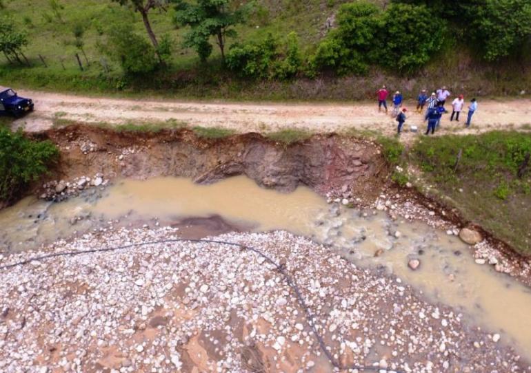 Gobernación arregla punto crítico en la vía hacia la vereda Las Camelias de Hato Corozal 